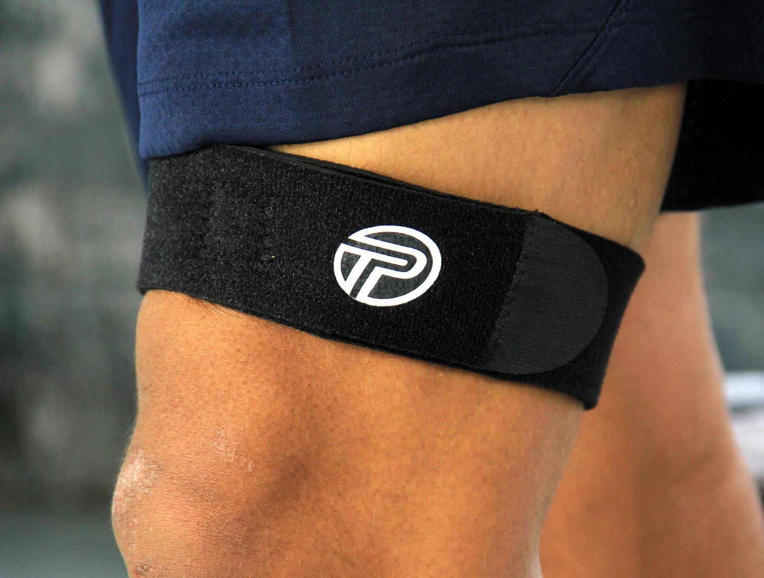Pro-Tec Athletics IT Band Compression Wrap, Knee Brace, Compression Wraps, Knee Strain, Knee and Outside of Knee Support, Iliotibial Band Syndrome, Adjustable, Men & Women, Working Out