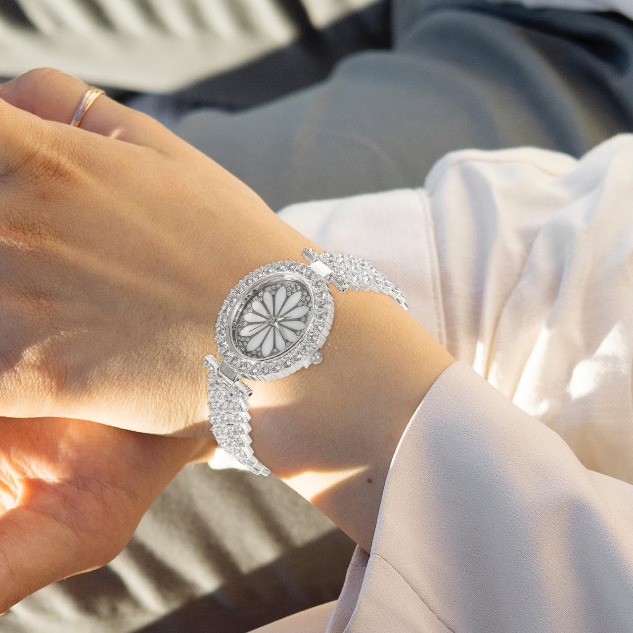 Hemobllo Silver Women Watch Luxury Ladies Watches Full Rhinestones Watches for Dial Bling Girls Watch Elegant Dress WristWatches