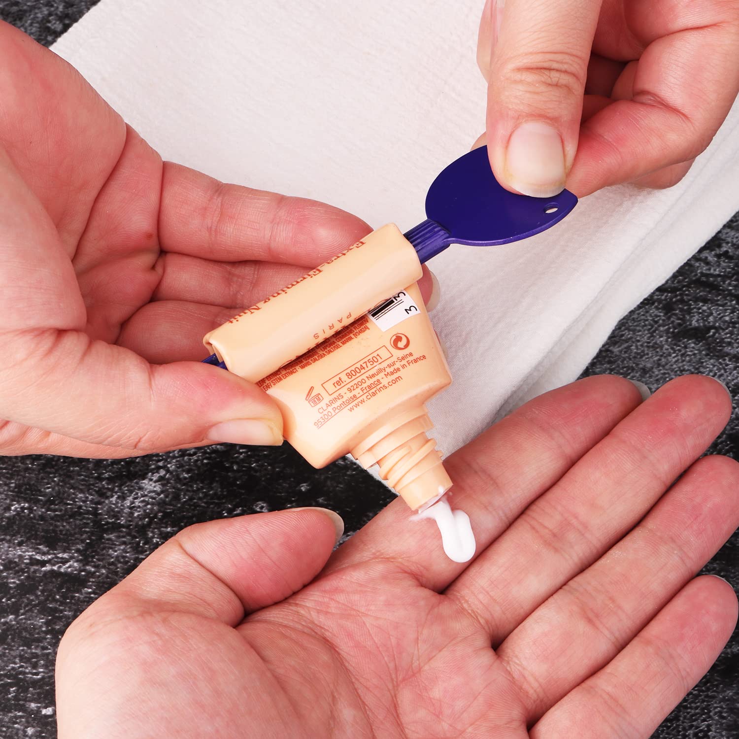 4PCS Toothpaste Squeezer,Tube Squeezer, Metal Tube Presser Tube Roller Tube Wringer Keys Dispenser Roller for Toothpaste Cosmetic Oil Cream Paint Squeezer(4 Color)