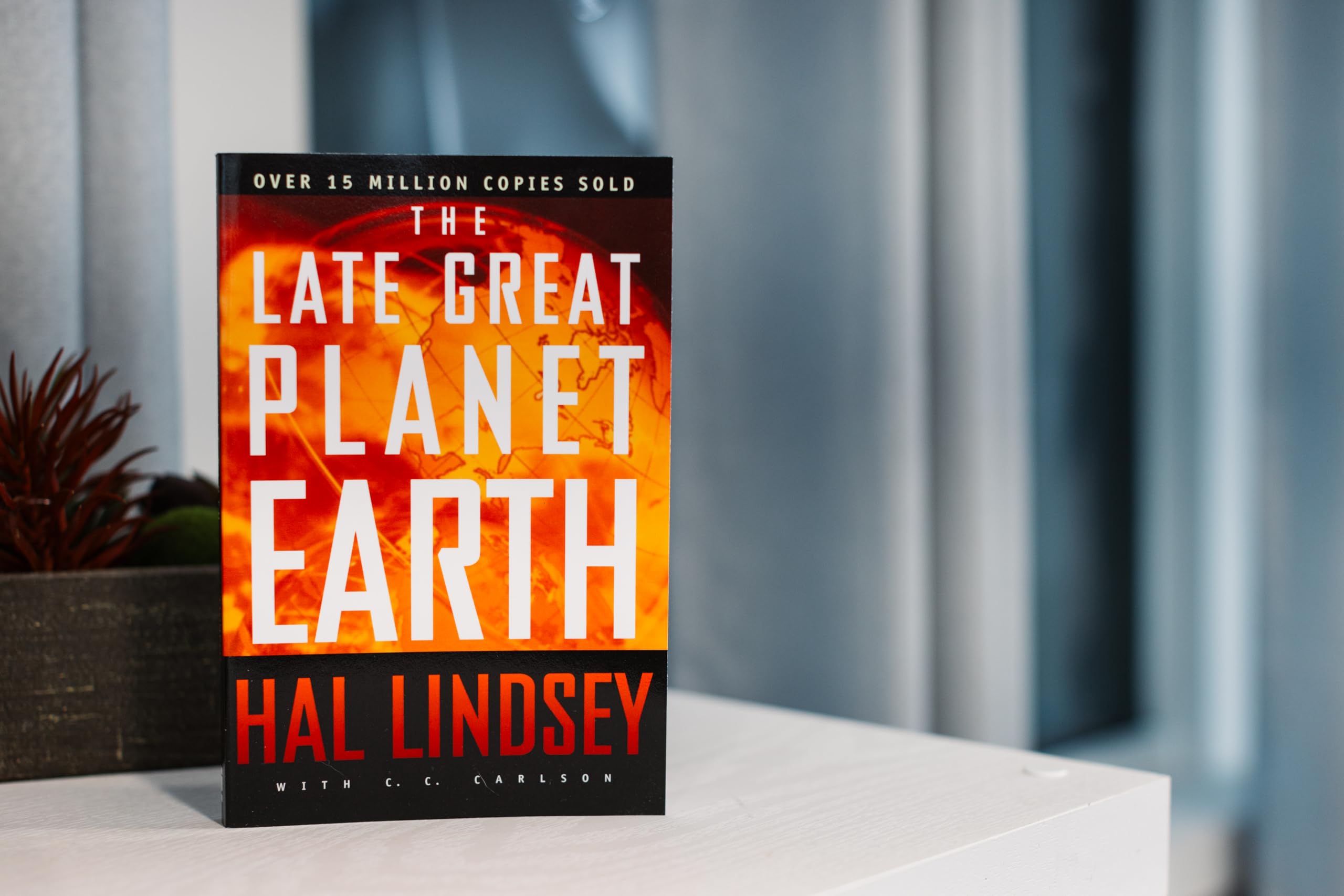 The Late Great Planet Earth: The Classic Analysis of the Biblical Prophecies Leading Up To the Return of Jesus Christ The Late Great Planet Earth: The Classic Analysis of the Biblical Prophecies Leading Up To the Return of Jesus Christ The Late Great Planet Earth: The Classic Analysis of the Biblical Prophecies Leading Up To the Return of Jesus Christ Paperback Hardcover Mass Market Paperback Audi