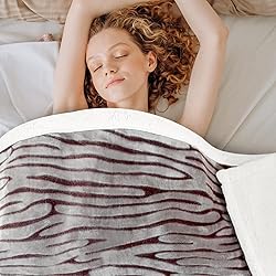 MACEVIA Sherpa Fleece Throw Blanket for Couch 3D