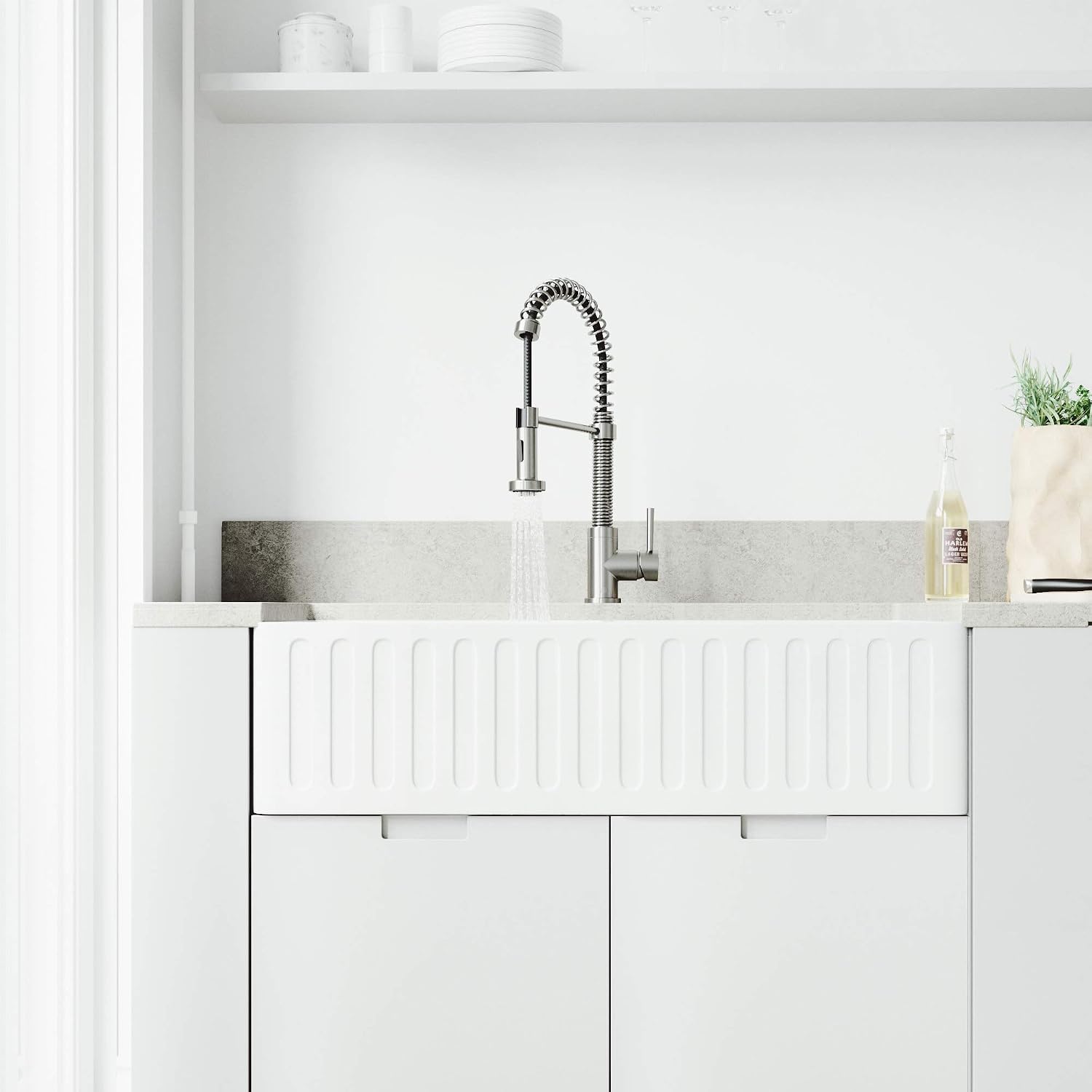 Vigo Edison Pull Down Spray Kitchen Faucet And Soap Dispenser Matte Brushed Gold Lowe S Canada