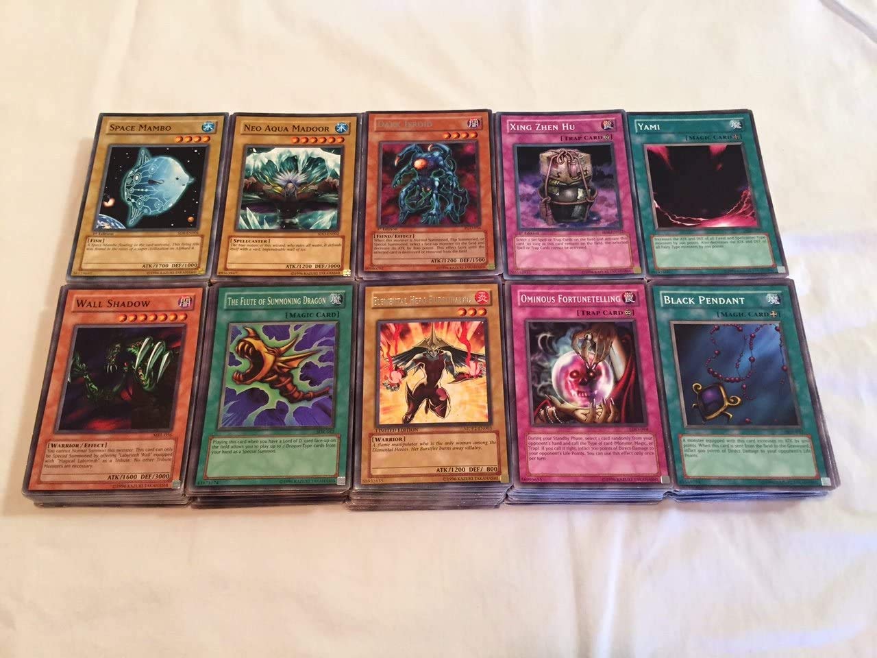 Photo 1 of 500 Assorted Yugioh Cards Including Rare, Ultra Rare and Holographic Cards