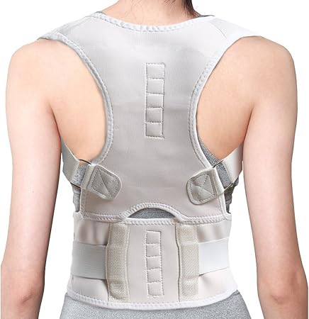 Amazon Co Jp Smato 猫背矯正ベルト 背筋矯正サポーター 姿勢矯正 腰痛 肩コリ 解消グッズ 背筋伸ばし 腰椎 歪み予防 肩甲骨 はがし スマホ首 改善 ぽっこりお腹 骨盤 補正 男性用 女性用 M ホワイト ドラッグストア