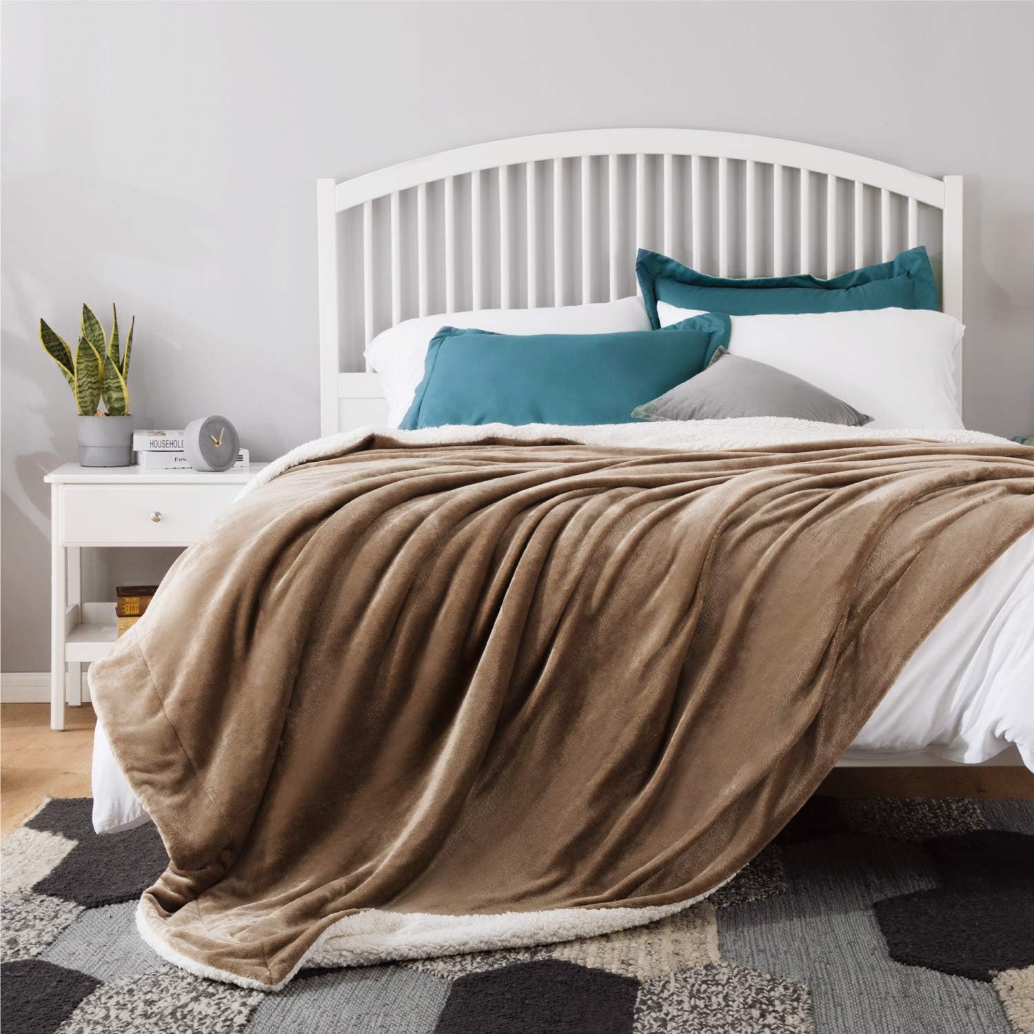 Bedsure Sherpa Fleece Blanket Queen Size Navy Blue Plush Blanket Fuzzy Soft Blanket Microfiber: Home & Kitchen