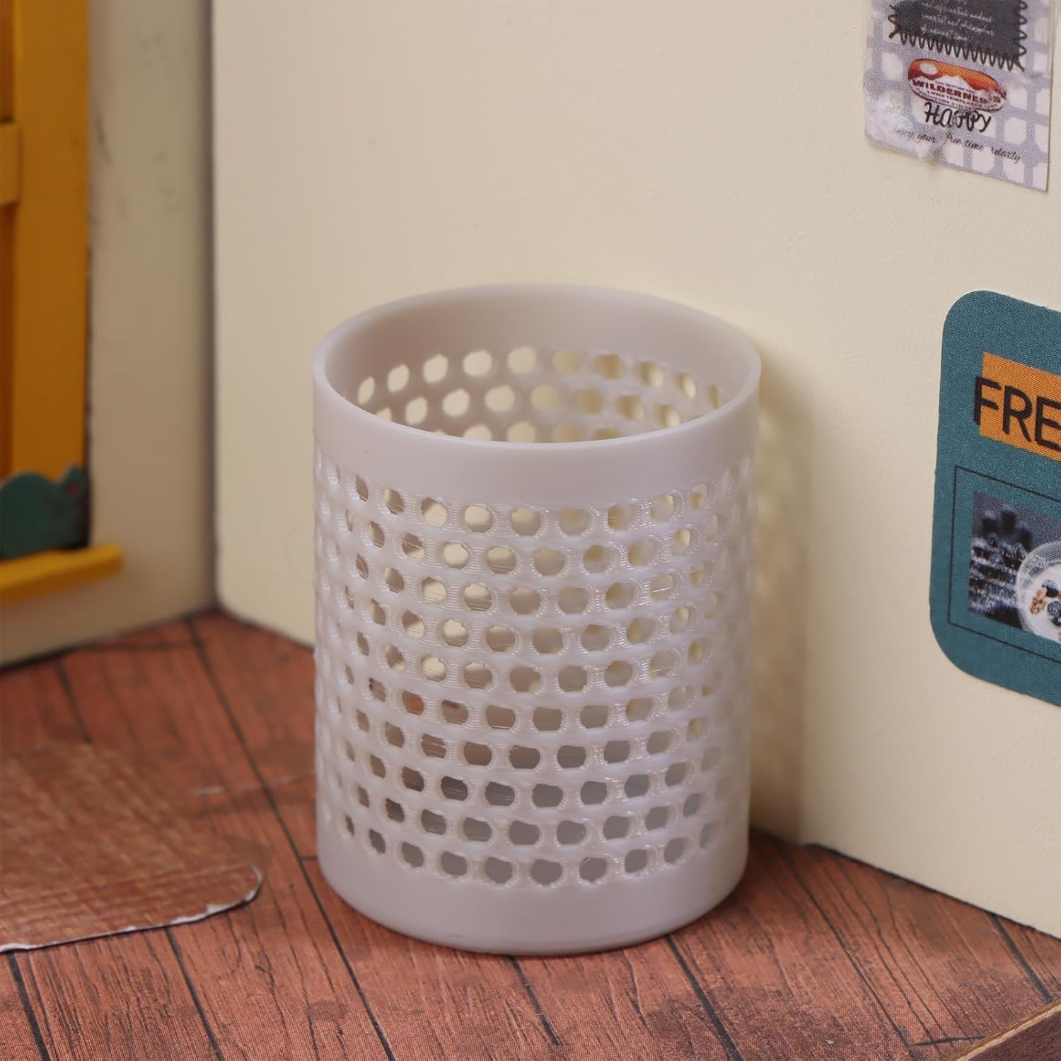 Dollhouse Mini Storage and Laundry Basket, Gray, 1:12 Scale, Plastic Bathroom Laundry Accessory