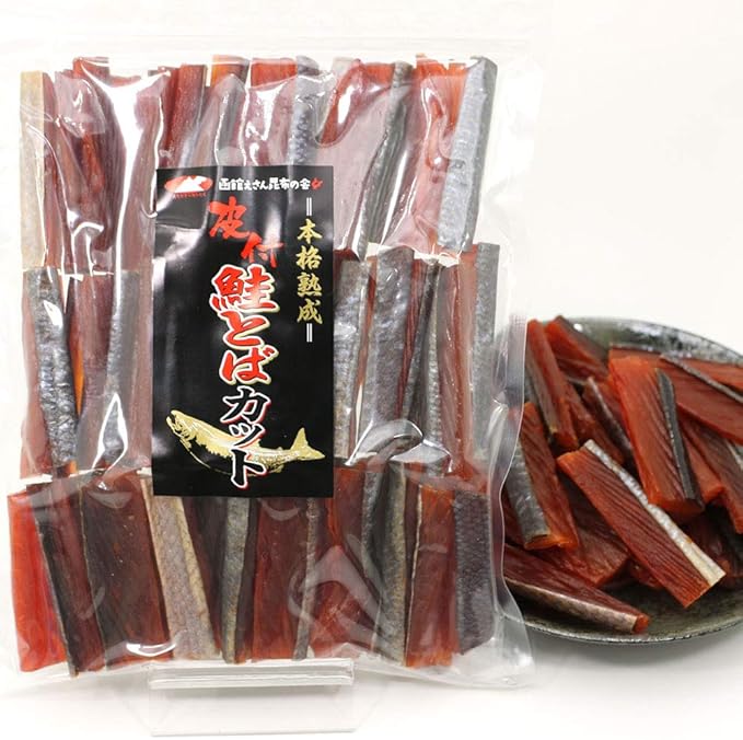 Amazon 鮭とば 燻製 さけとば 本格熟成 皮あり 燻製 鮭とば 450g ひと口 プレミアムカット 鮭とば 皮あり 燻製 お歳暮ギフト クリスマスギフト 函館えさん昆布の会 さいとう おつまみ 珍味 通販