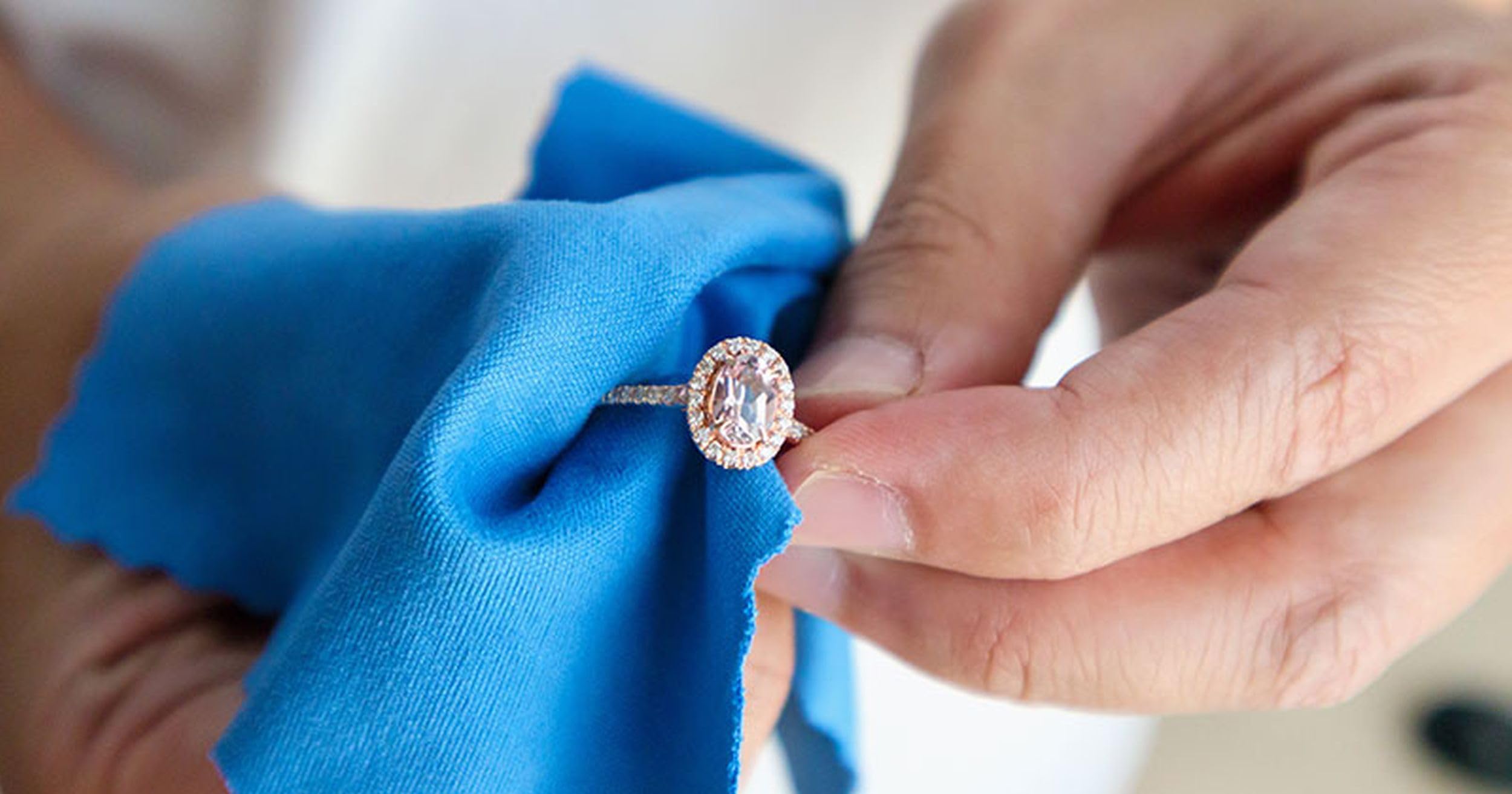 Swirl Liquid Jewellery Cleaner with Basket for Silver, Gold, Platinum, Gemstones & Diamonds | Clean and Shines (145ml)