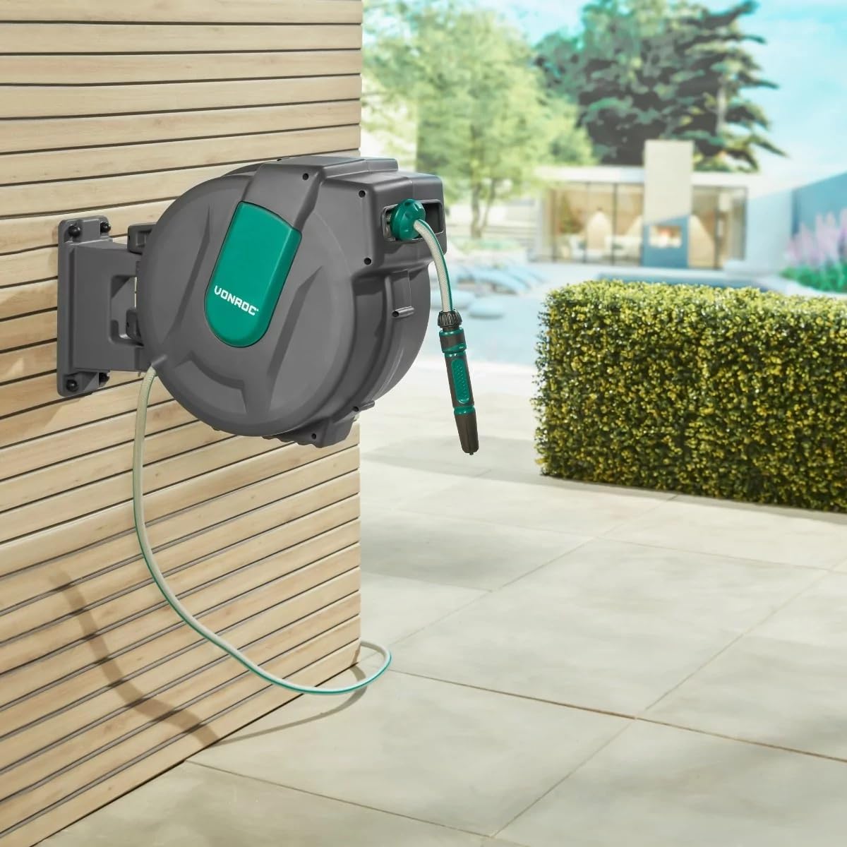VONROC Schlauchtrommel Gartenschlauch als Schlauchaufroller 35 Meter - Wasserschlauch 180° drehbar als Schlauchbox inkl. Schlauchhalter Wand & Einzugautomatik - Grün 4