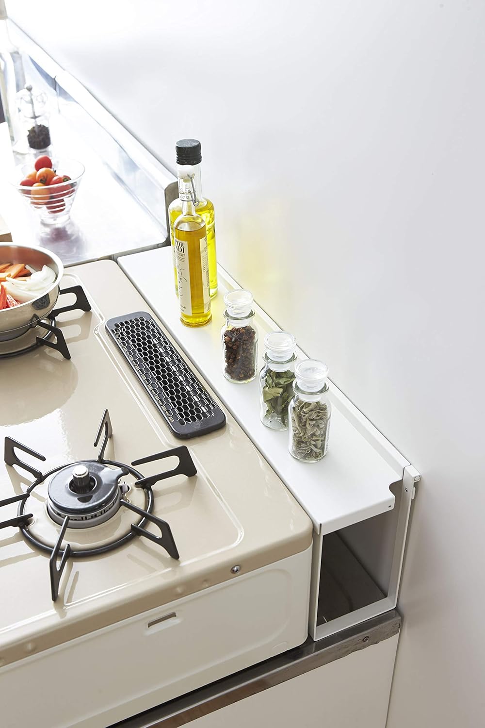 Amazon Co Jp 山崎実業 Yamazaki コンロ奥 隙間 ラック ホワイト 約w58xd11xh19 5cm タワー コンロ奥カバー 奥に置くだけ ゴミや汚れをガード 47 ホーム キッチン