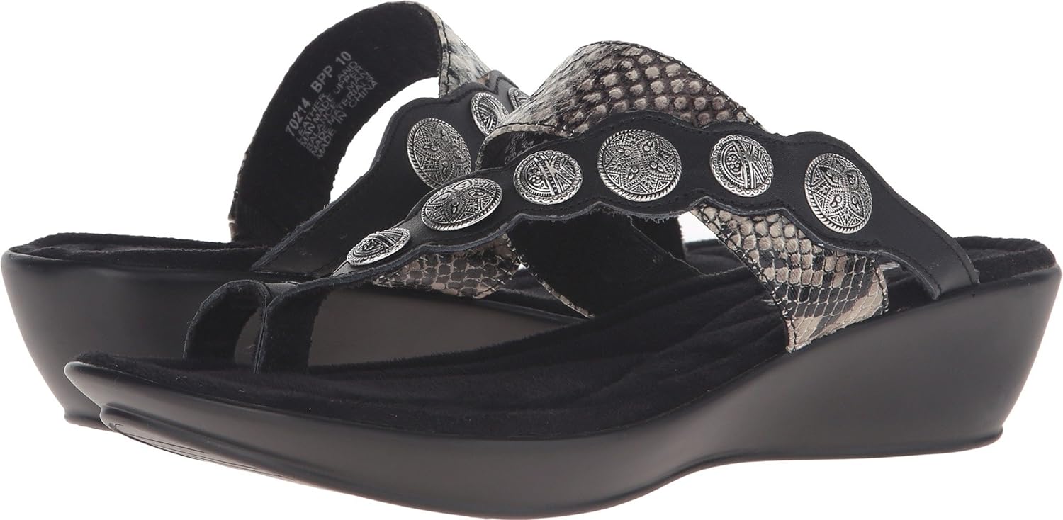 minnetonka toe loop sandals