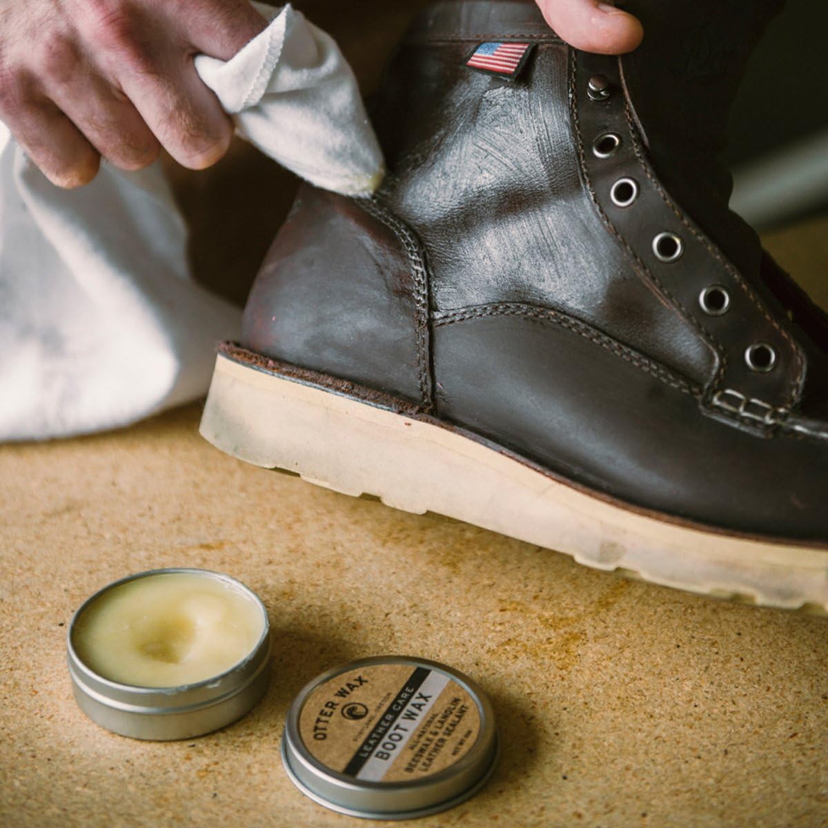 Otter Wax Boot Wax | 2oz | All-Natural Leather Waterproofer | Made in USA: Sports & Outdoors