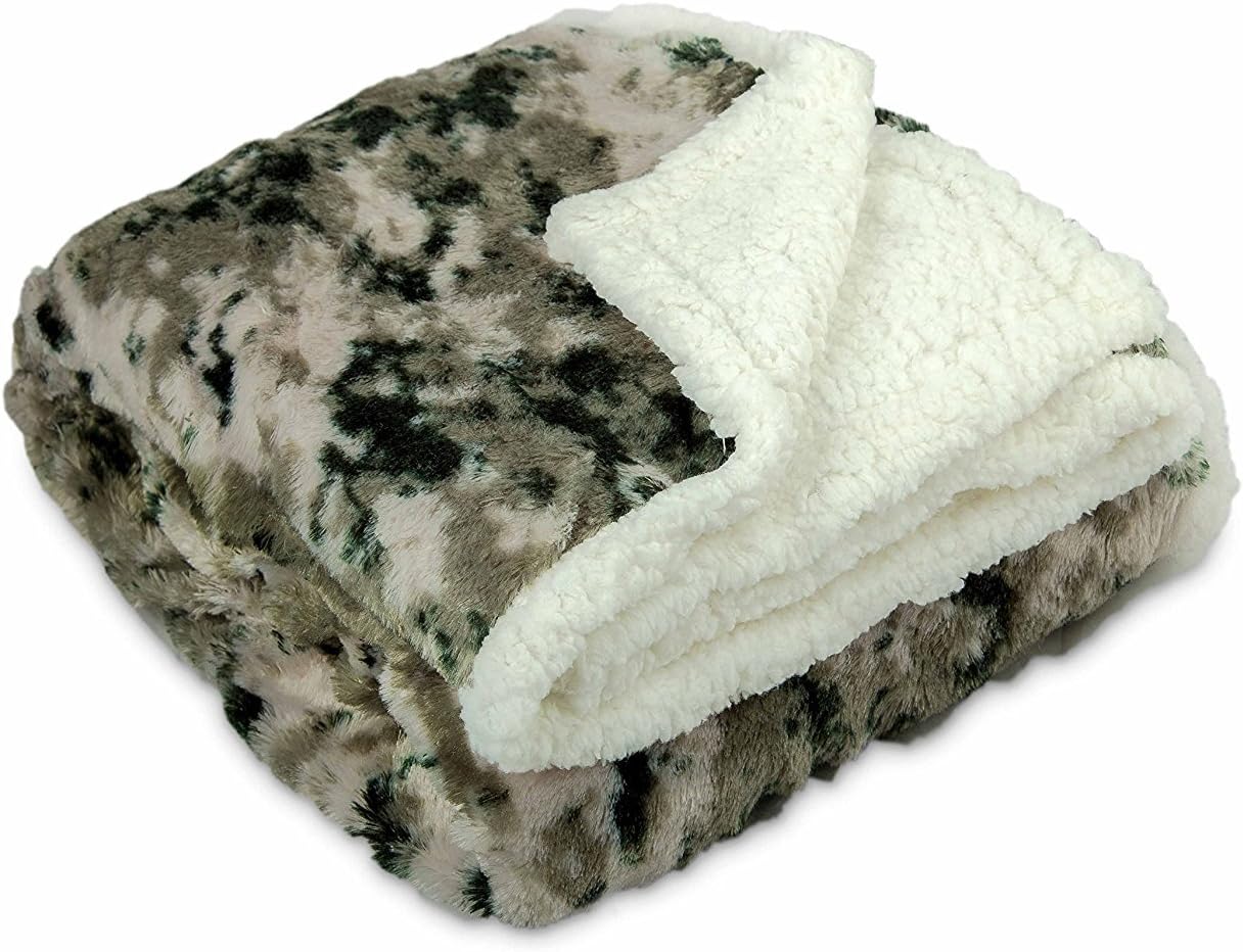 Camouflage Micro Sherpa Luxurious Throw Faux Fur Mink 2 ply Reversible Borrego Grey Green Blanket Super Soft and Cozy 50”x60”