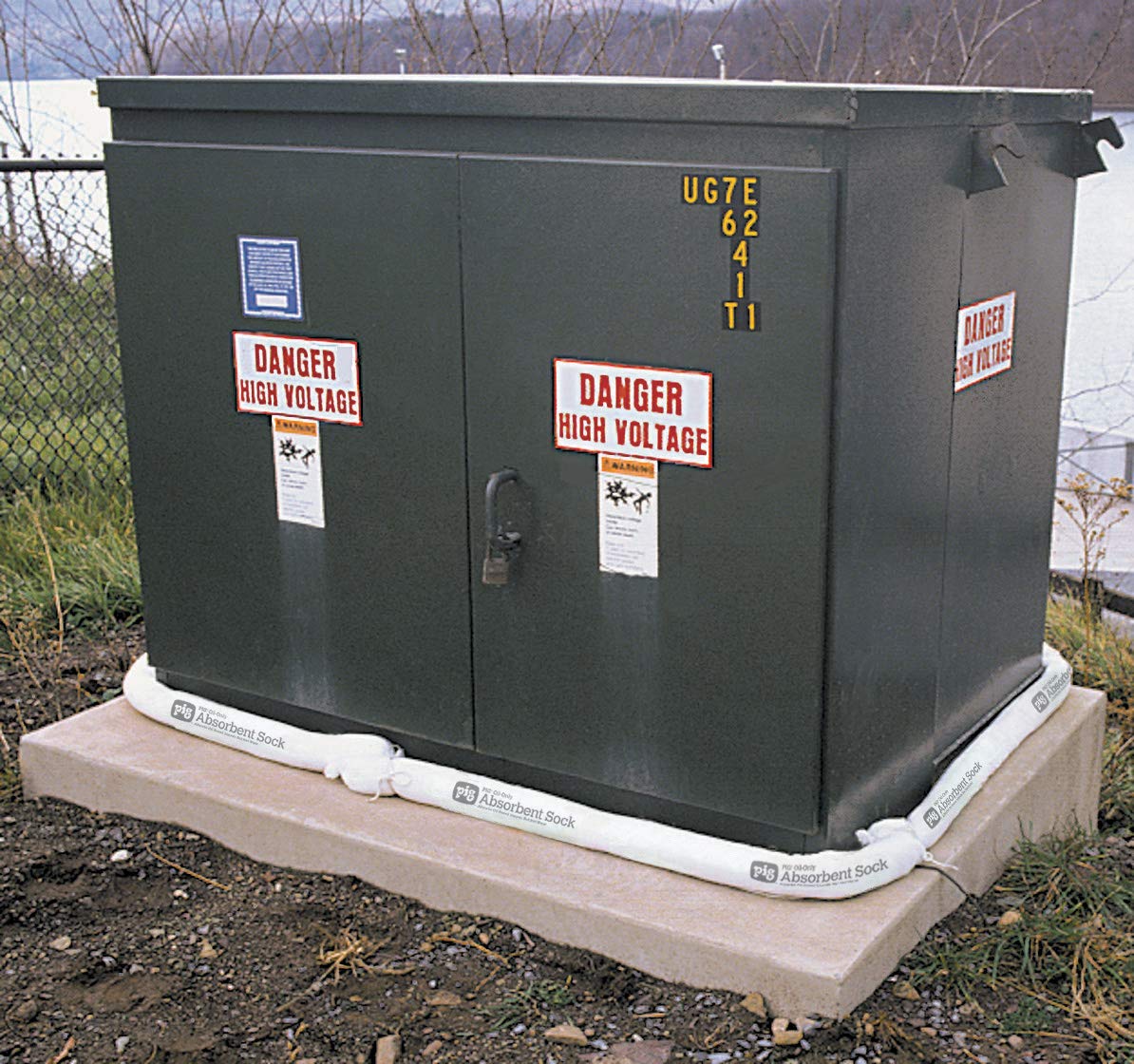 New Pig Oil Absorbent Sock | Keep Your Workspace Clean and Dry | Oil-Only Absorbent Repels Water | Absorbs Up to 1 Gallon of Liquid per Sock | 12 Socks per Pack | SKM210: Industrial & Scientific