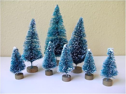 Amazon Com Realdealusa Set Of 8 Mini Green Sisal Bottle Brush Christmas Trees Snow Frost Village Putz Home Kitchen