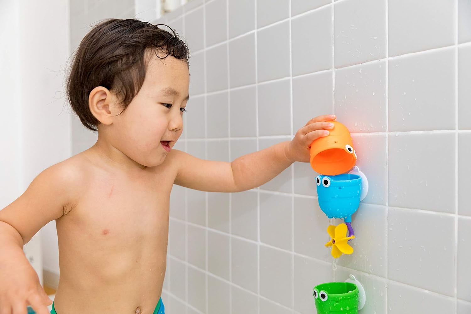 munchkin falls bath toy