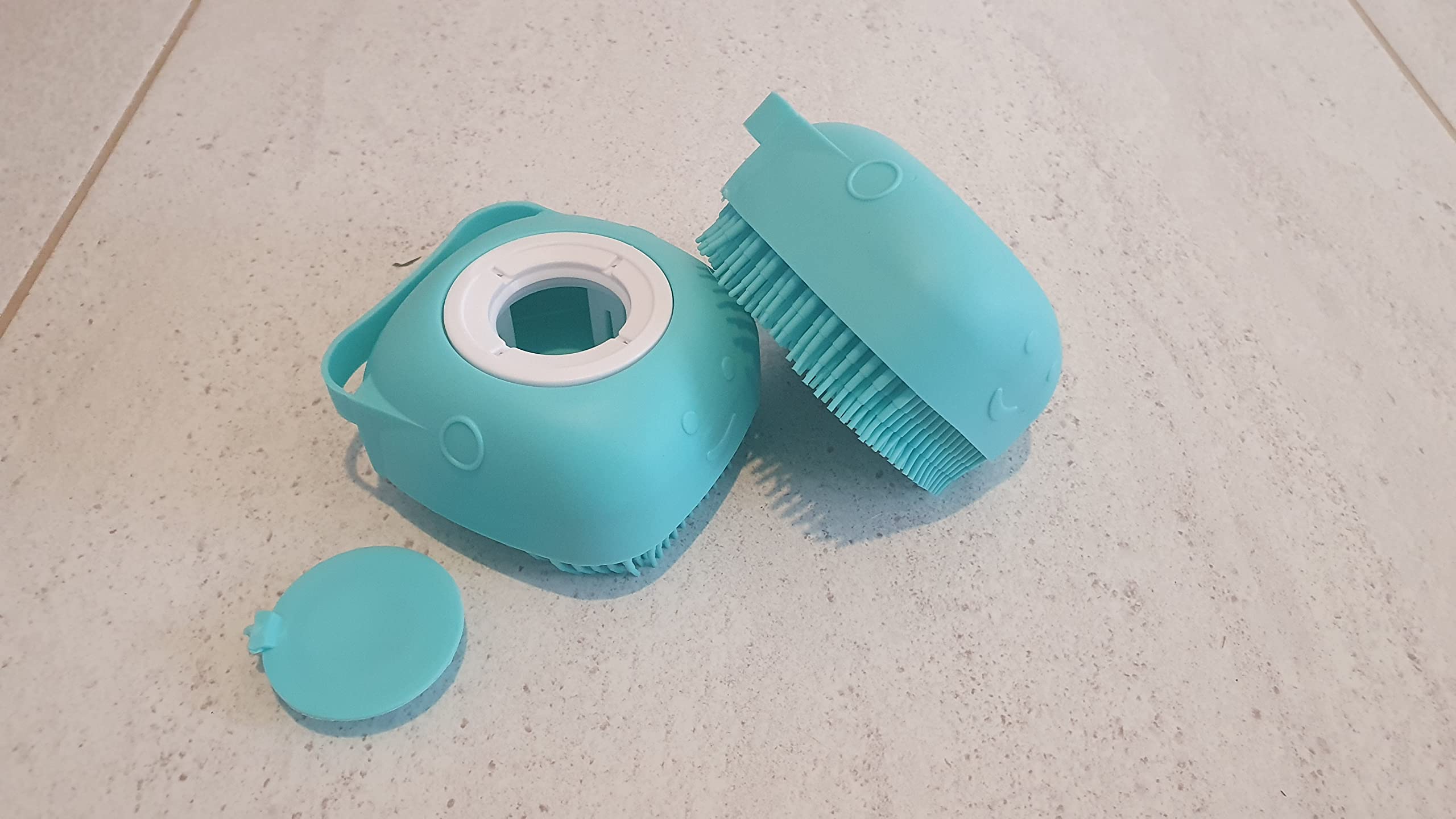 GGPets Dog Cat Bath Brush Soft Silicone Bathing Pet Grooming Shampoo Dispenser Brushes Puppy Cats Shower Hair Fur Grooming Cleaning Scrubber for Short Haired Dogs Cats Shower - Green