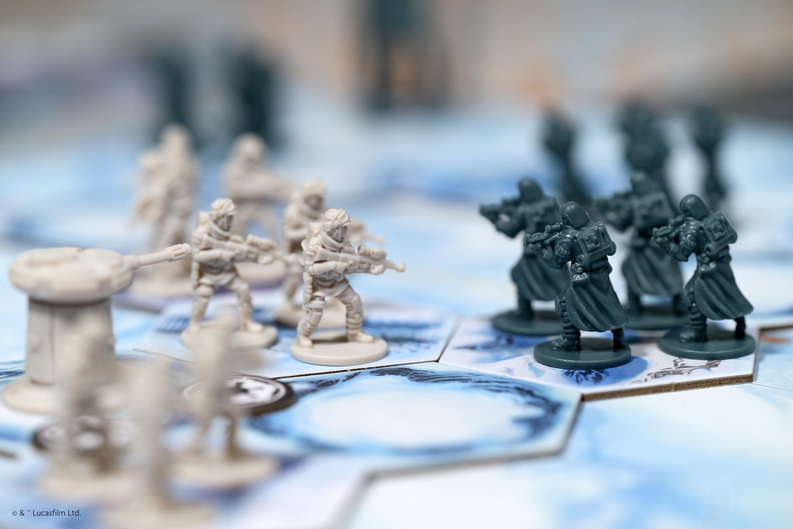 Days of Wonder, Star Wars Battle of Hoth – Strategisches Brettspiel für 2-4 Spieler ab 8 Jahren – mit 74 Miniaturen & 17 Szenarien – Imperium vs. Rebellen – Familien- & Kennerspiel 4
