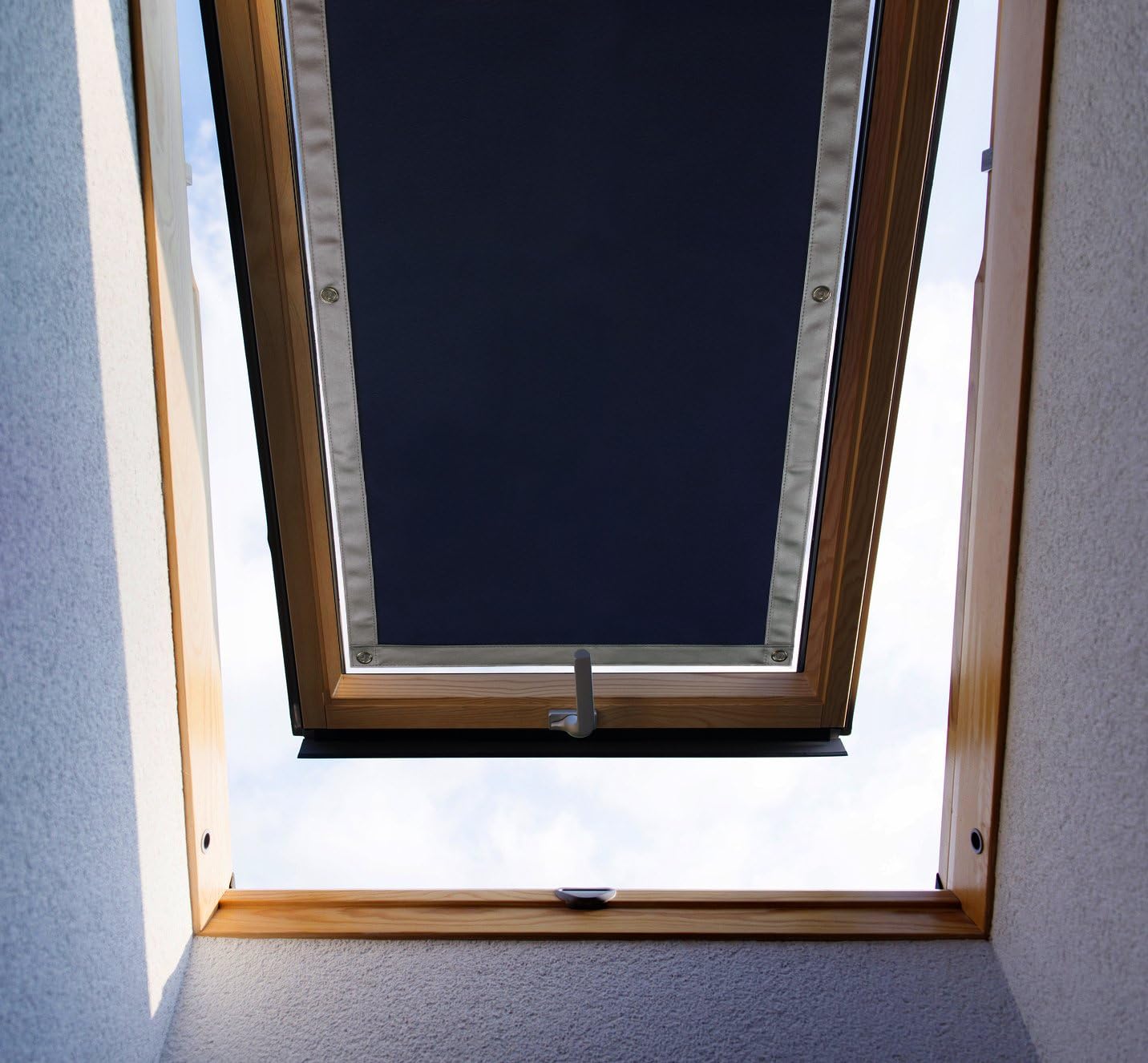 PuroviPUROVI ® Thermo Sun protection for roof Windows | Heat Protection for Indoor | Without drilling without gluing | Large selection compatible with Velux + Roto windows | Selected size: VELUX C04 and 104 – 37 x 73 cm