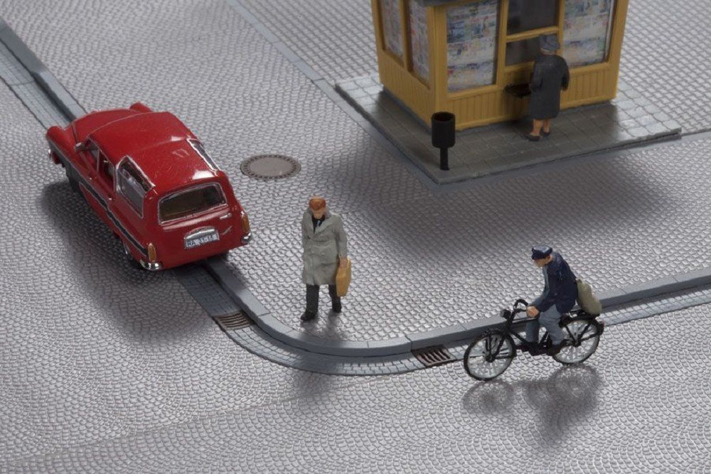 Auhagen 42656 "Kerbs with Gutters Modelling Kit