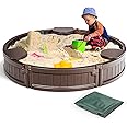 HONEY JOY Sandbox with Cover, 4FT Round Sand Pit for Backyard, 3 Built-in Seating & Bottom Drainage Liner, All Weather Resistant Sand Boxes for Kids Outdoor with Lid（Brown