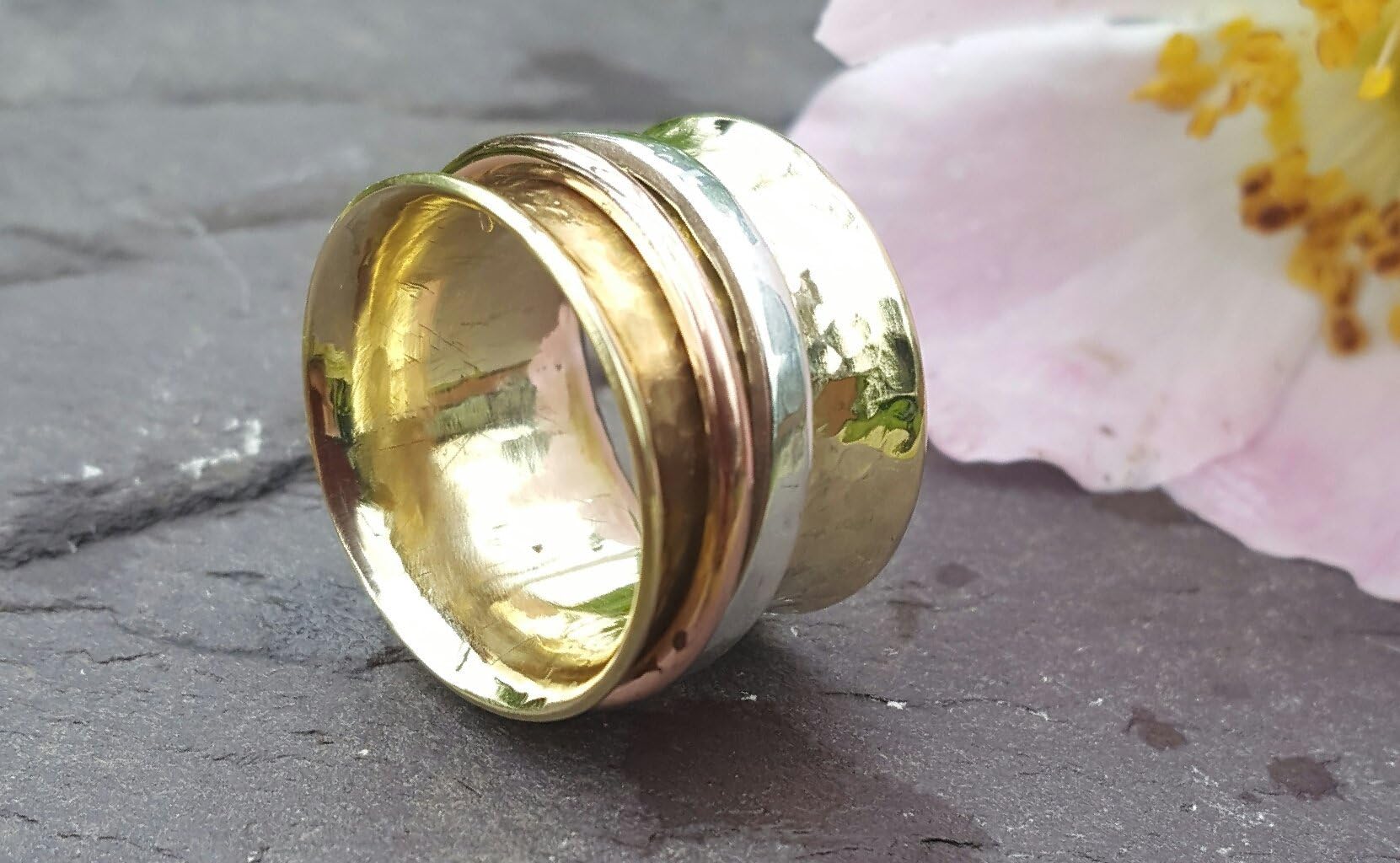 Unisex 9ct Yellow Gold 15 mm Wide Meditation / Fiddle Spinner Ring with Silver and Copper Spinners. Hammer Finished