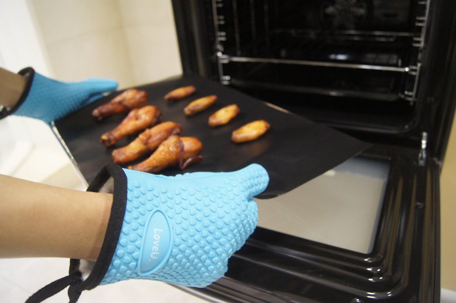 Loveuing Kitchen Oven Gloves - Silicone and Cotton Double-Layer Heat Resistant Oven Mitts/BBQ Gloves/Grill Gloves - Perfect for Baking and Grilling: Kitchen & Dining