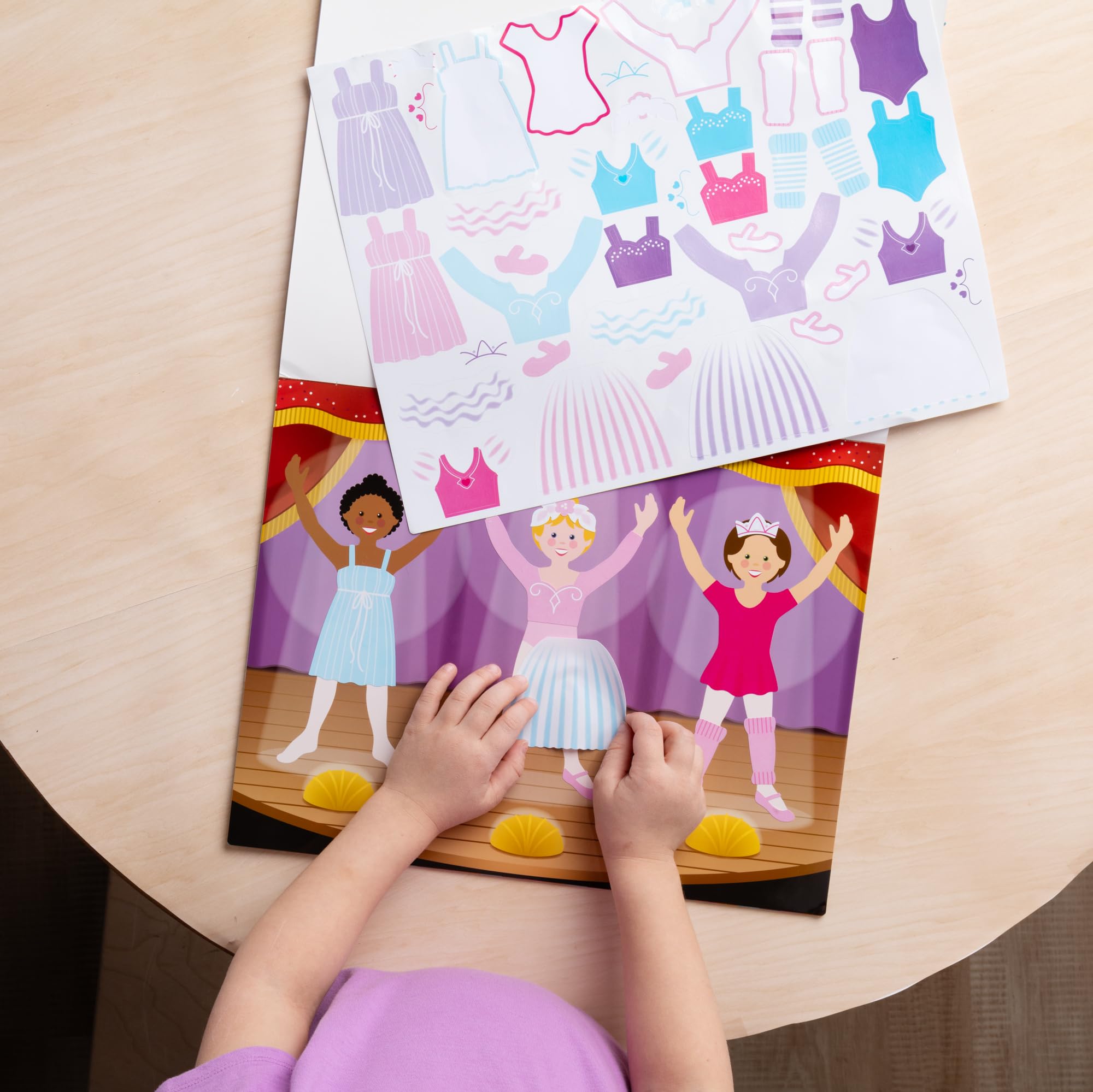 Melissa & Doug - Wiederverwendbare Stickerbücher Verkleidung, Reiseaktivitäten für Kleinkinder, Wiederverwendbare Sticker praktisch für unterwegs im Auto oder Flugzeug, für Kinder ab 3 Jahren 2