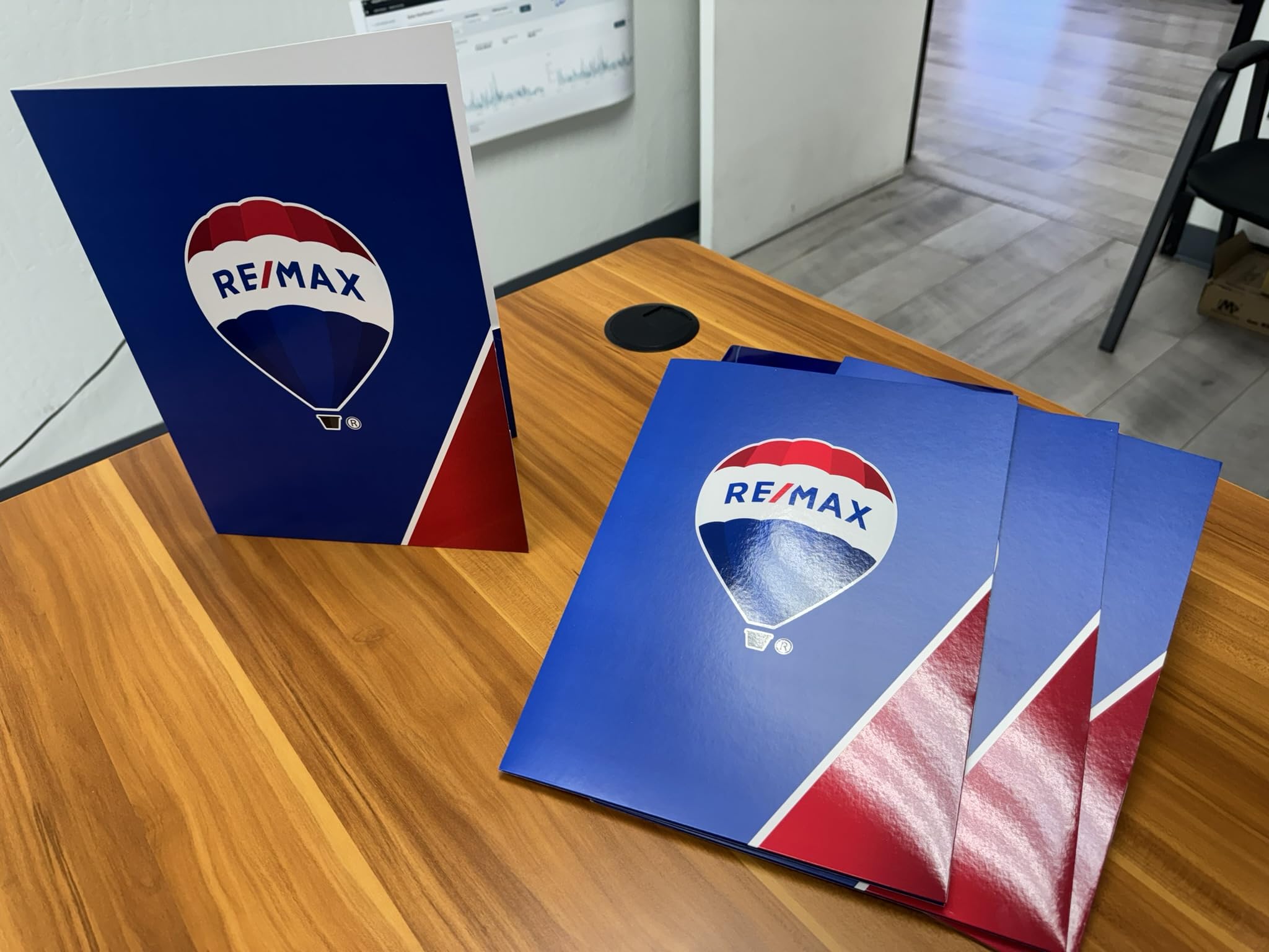 Remax Folders "N01SPUV-Blue" 25 Pack