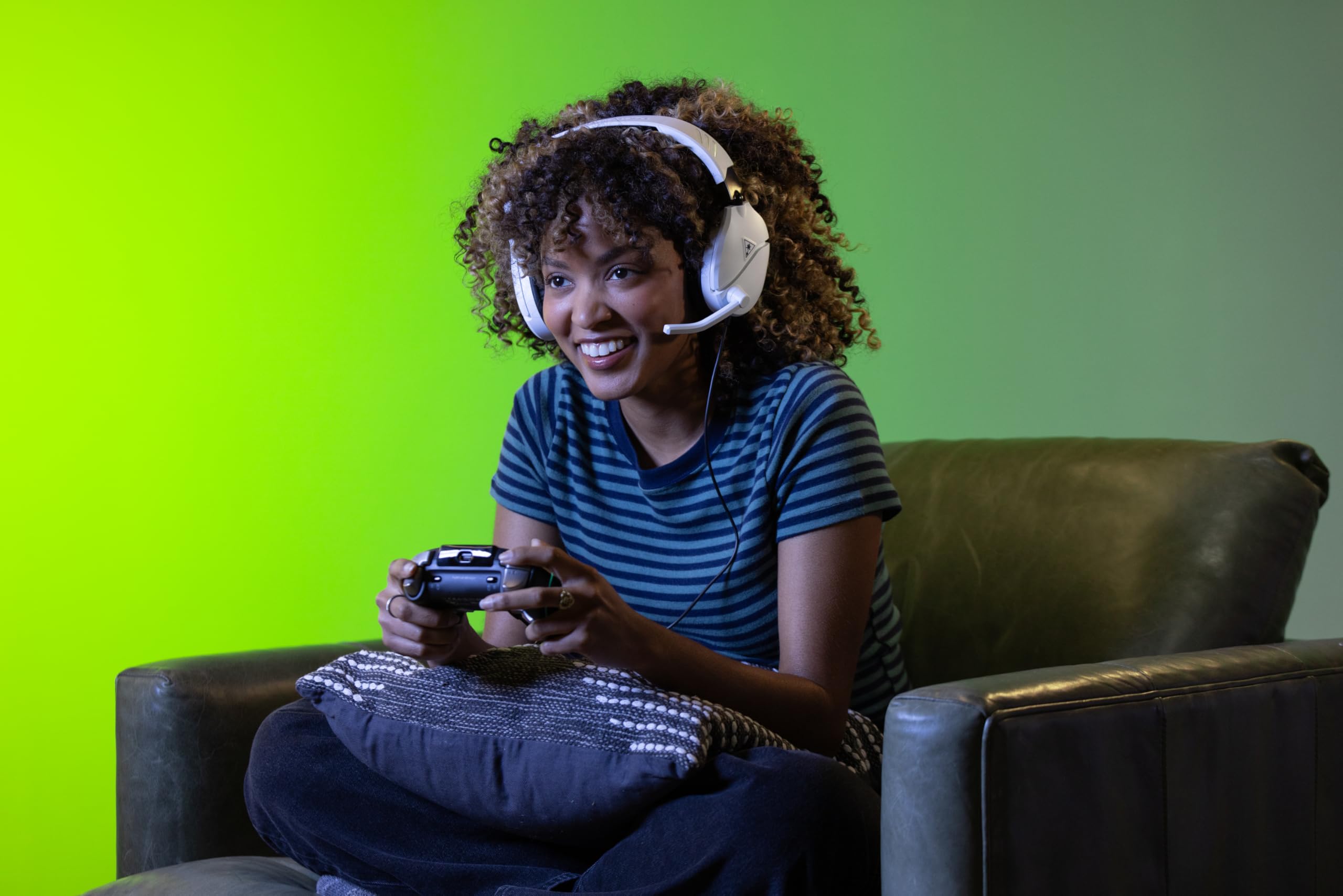 Turtle Beach Recon 70 Multiplatform Gaming Headset for Xbox Series X|S, Xbox One, PS5, PS4, PC & Mobile w/ 3.5mm Wired Connection - Flip-to-Mute Mic, 40mm Speakers, Lightweight Design, White