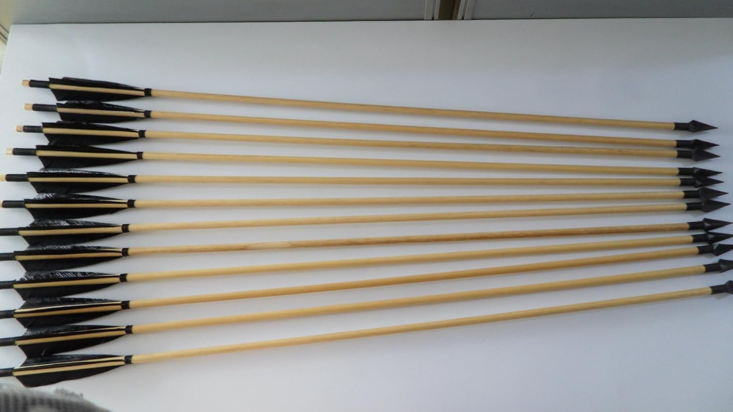12Pcs Handmade Archery Wooden Shaft Arrows Turkey Feather with Sharp Steel Hunting Broadheads