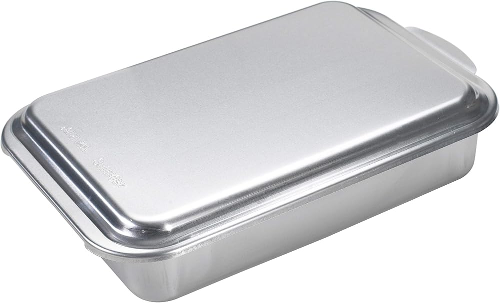 Nordic Ware Natural Aluminium Commercial Classic Covered Cake Pan