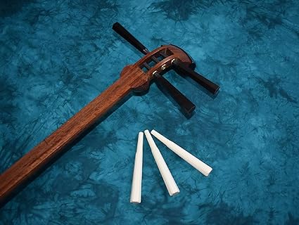 Amazon 日本の職人の手作り 本格地歌 中棹 三味線 皮はり 象牙調糸巻 貴重な水牛駒 長袋等 すべてをつけて 棹は固い花林の証拠の貴重なトチあり 配送料込 三線アクセサリ 楽器 音響機器