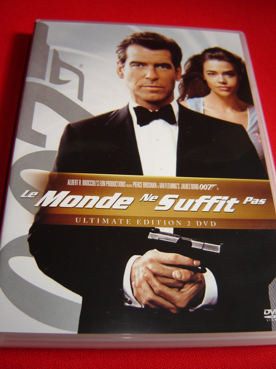James Bond Le Monde Ne Suffit Pas Amazon.com: The World Is Not Enough (1999) / James bond, Le monde ne