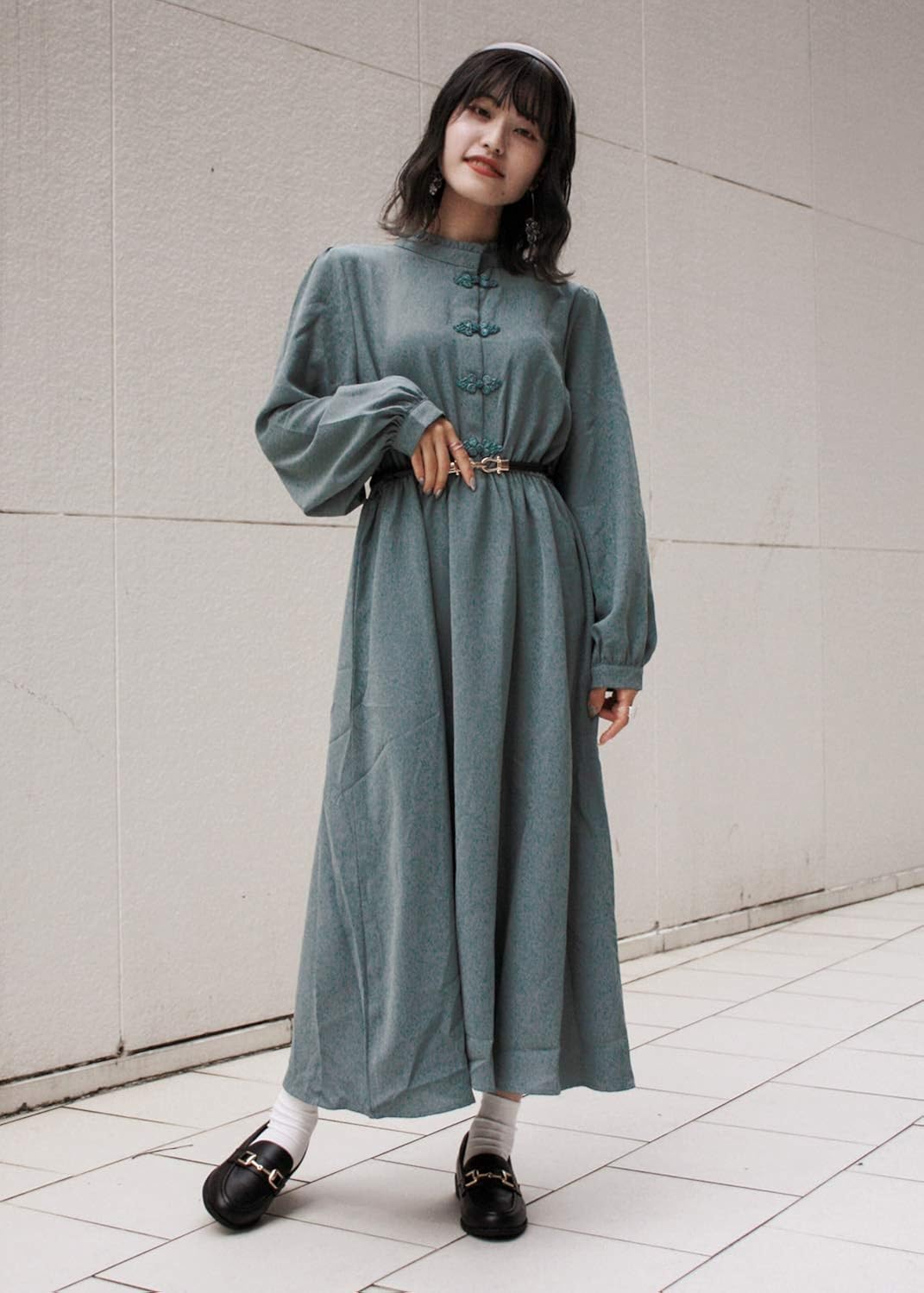 Amazon Co Jp Spinnsチャイナボタンワンピース レディース トップス 長袖 マキシ丈 カジュアル ガーリー かわいい きれいめ パーティ フォーマル 秋 冬 ブラック ピンク キナリ グリーン ブルー ベージュ ワイン パープル スピンズ Spinns アッシュグリーン 服