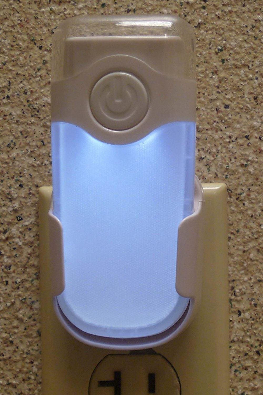 Capstone Lighting 3in1 6 LED Compact Light Flashlight, Plug In Night