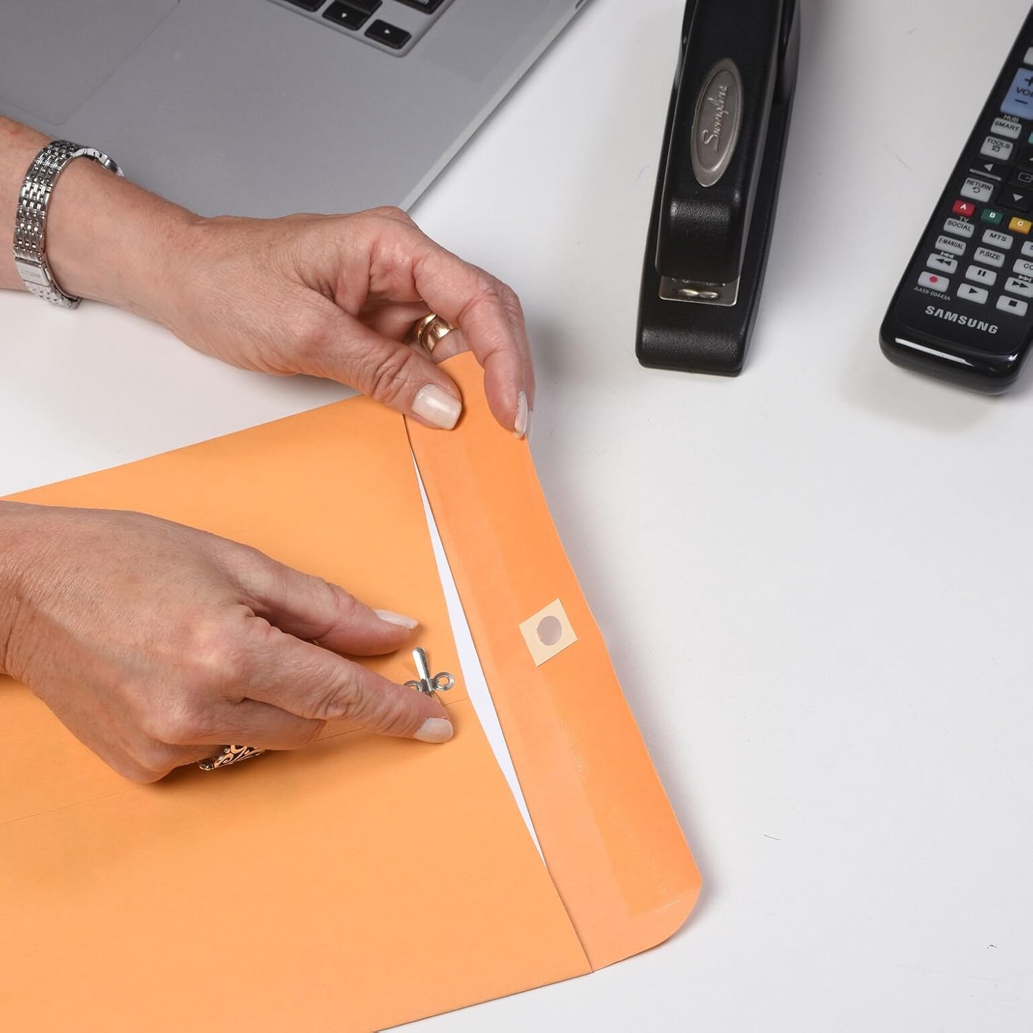 Quality Park 9 x 12 Clasp Envelopes with Deeply Gummed Flaps, Great for Filing, Storing or Mailing Documents, 28 lb Brown Kraft, 250 per Box (37590) : Office Products