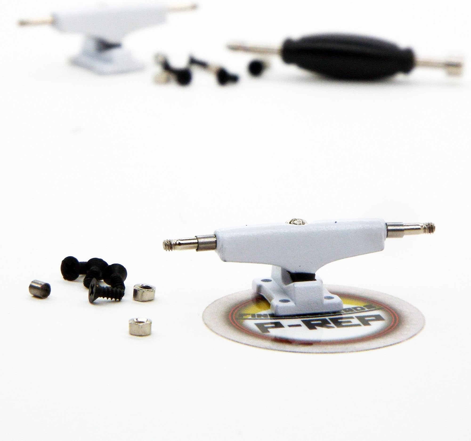Peoples Republic P-Rep 32mm Spaced Fingerboard Trucks - White