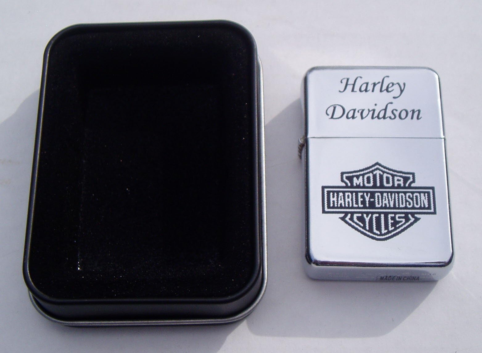 GFSFHarley Davidson Motorcycle Logo Engraved Chrome Plated Brass Refillable Lighter in Black tin case