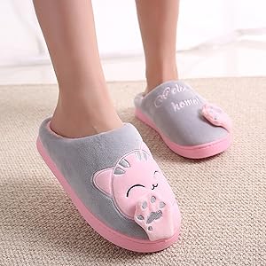 women's slippers with cats on them