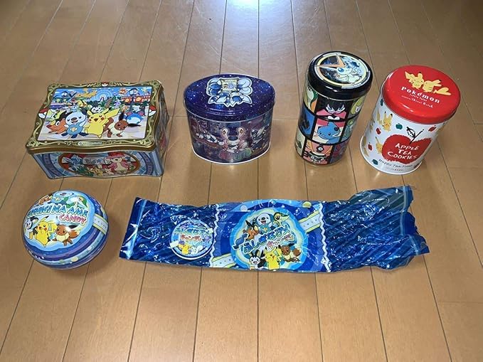 Amazon ポケモンセンター限定 お菓子 空き缶 ふしぎなアメキャンディ 焼きわくわく遊園地 ニャスパーwanted Pokmon Little Tales など おもちゃ ホビー