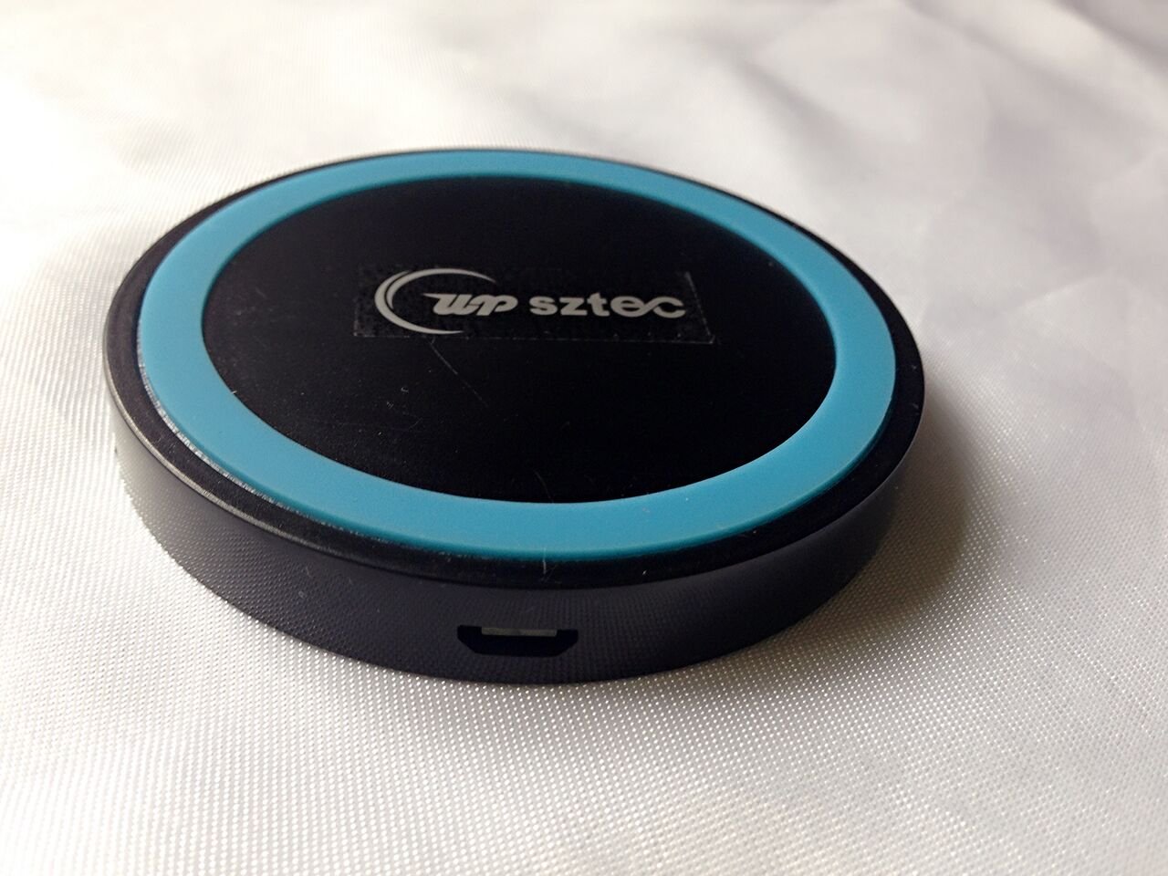 Wireless Charger,UPsztec Qi Wireless Charging Pad for Galaxy S7,Galaxy S7 edge, Galaxy S6,Note 5 ,S6 Edge+,S6 Edge, Nexus 4/5/6 and All Qi-Enabled Devices(black-blue)