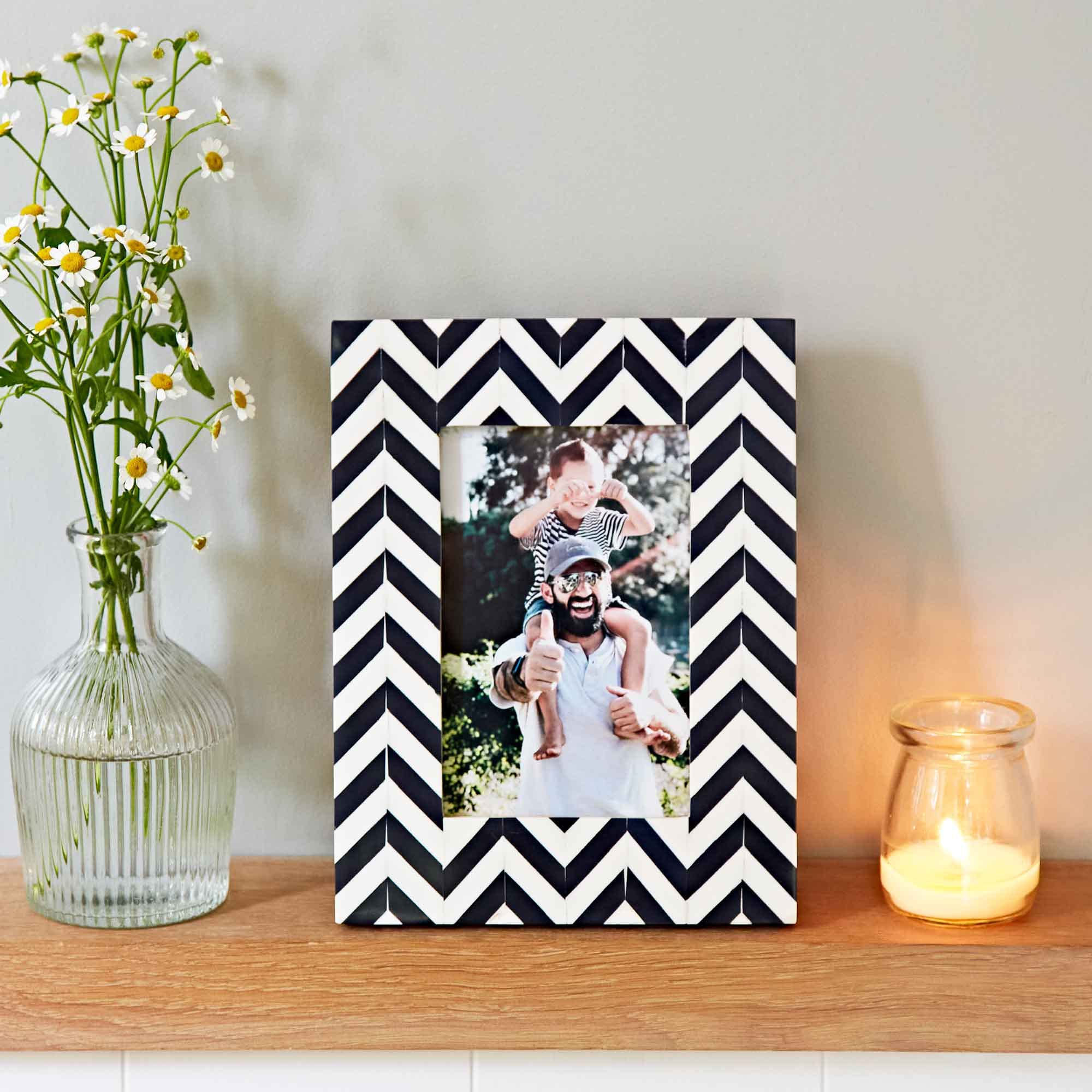 Paper High Mango Wood Chevron Photo Frame | Sustainable Wooden Picture Frame | Hand Carved Navy Blue and White Frames | Fair Trade and Handmade Gifts for Men and Women (Fits a 6x4 Photo)