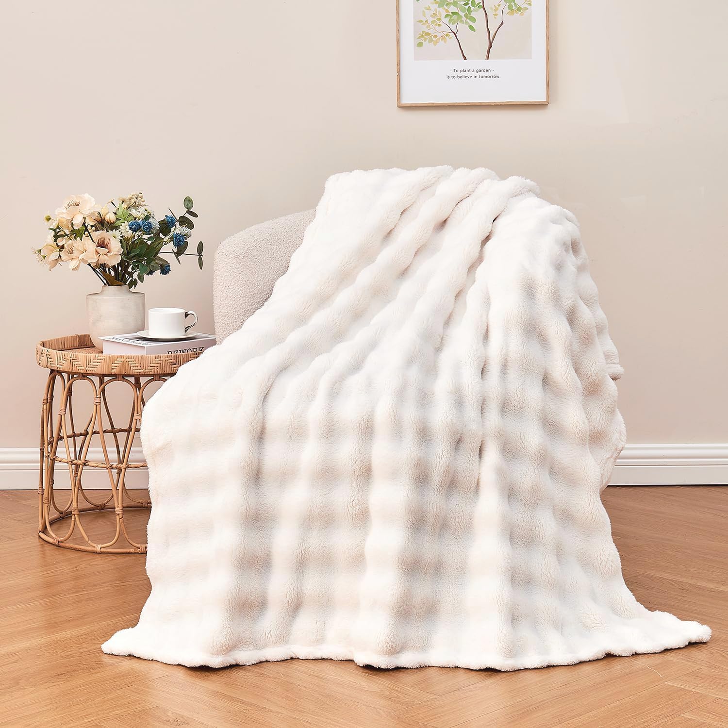 Wajade Fleece Throw Blanket White Bubble Faux Fur Fluffy Bed Blanket Super Cosy Warm Large Blanket for Bed Sofa Car, 153x203CM — image 1