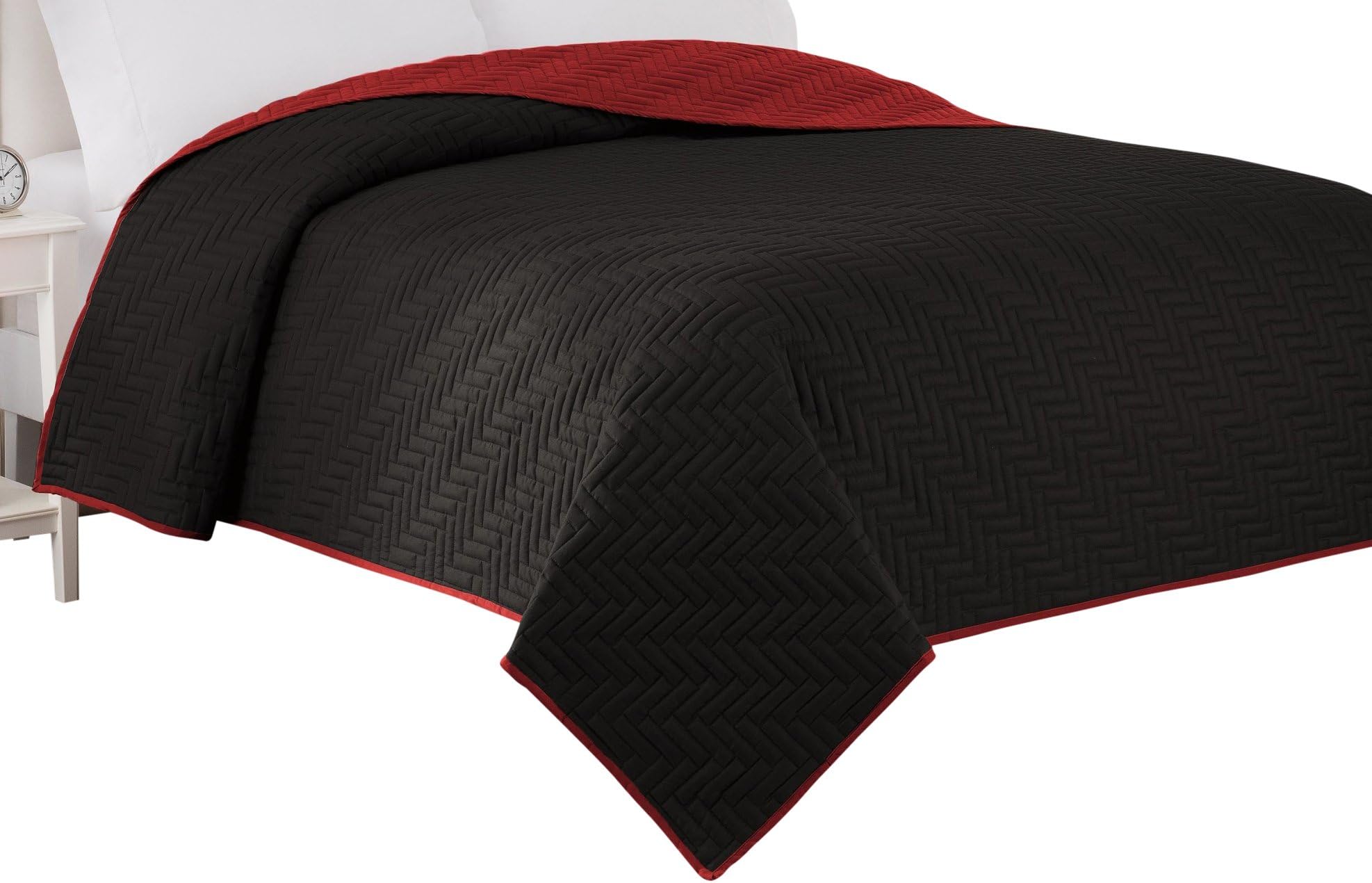 Martex1C19850 Reversible King Size Coverlet, Black/Red