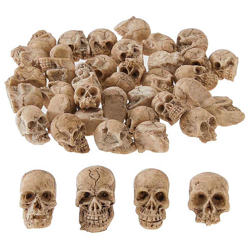 SUPERFINDINGS 40PCS Mini Skull Figurines Resin Skull Display Decoration Skeleton Head Halloween Theme Tiny Skull Miniature Figures for Landscape Ornament Potted Halloween Party Decorations Gifts