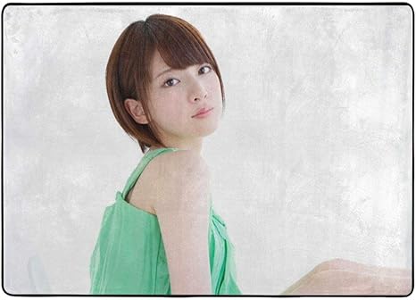 Amazon Co Jp 売れ行きがよい 橋本 奈々未 ななみん 4 フランネルラグ オールシーズン使えます ベッドルーム 折り畳み ト 抗菌防臭 洗浄可能吸水滑り止 ラグマット 家庭用 おしゃれ かわいい ポップ 折り畳み じゅうたん ホーム キッチン