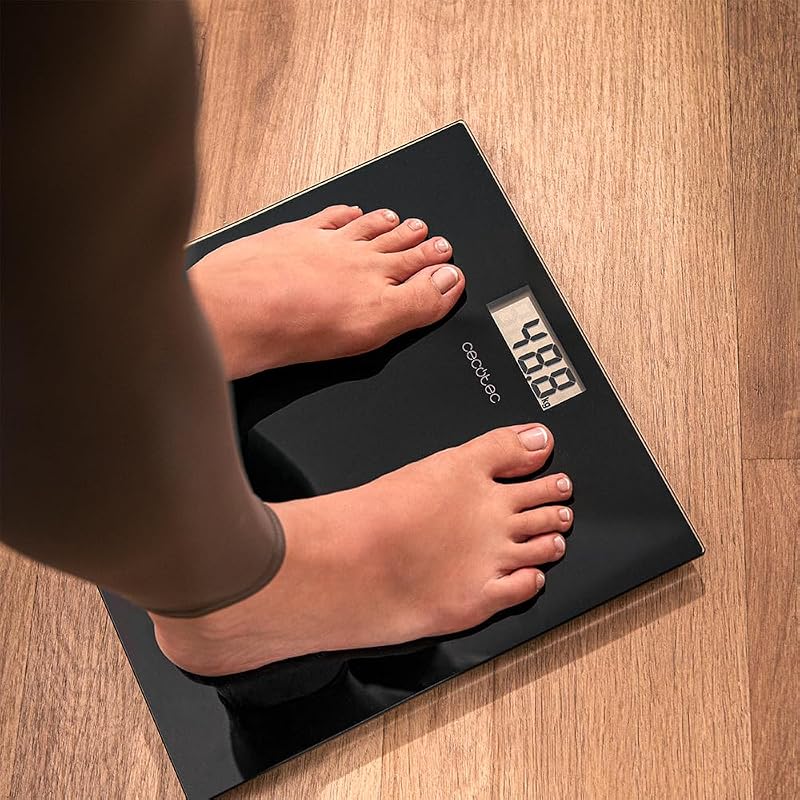 Bilancia da bagno digitale 30 x 30 cm Surface Precision. Design compatto, misurazioni precise, capacità massima 180 kg, accensione e spegnimento automatico, base antiscivolo, funziona a