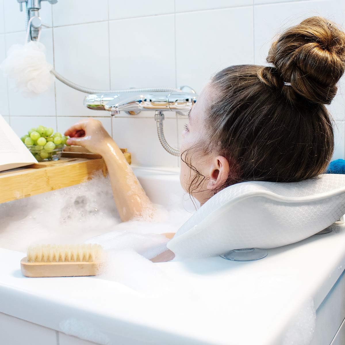 Navaris Bath Pillow - Small Anti-Slip Cushion for Polyester White - Ergonomic Support for Bathtub Hot Tub, Home Spa and Relaxation - Image 3