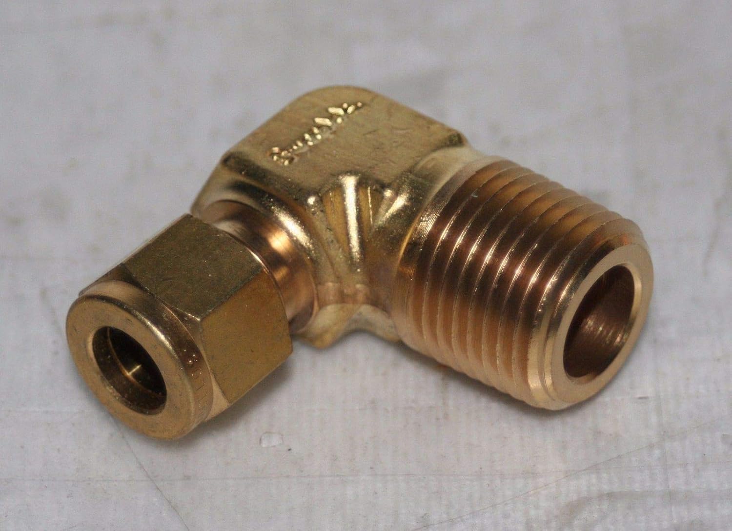 Swagelok Brass Tube Fitting 3/8 X 3/8 in FAST SHIPPING NEW Union B600